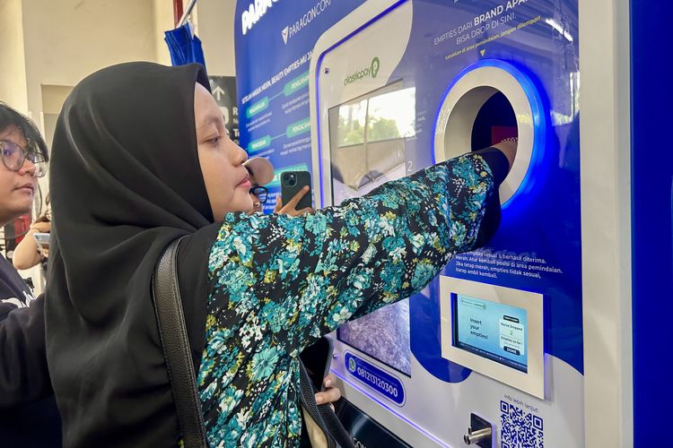 Paragon Empties Station, Pengalaman Setor Sampah Kosmetik di Paragon Empties Station CSW Jakarta, Buat Limbah Jadi Bernilai, Memulai dari kemasan kosmetik kosong di rumah, Interaksi langsung dengan mesin pintar, Dari limbah menjadi produk bernilai, Mendorong kebiasaan baru yang lebih bertanggung jawab