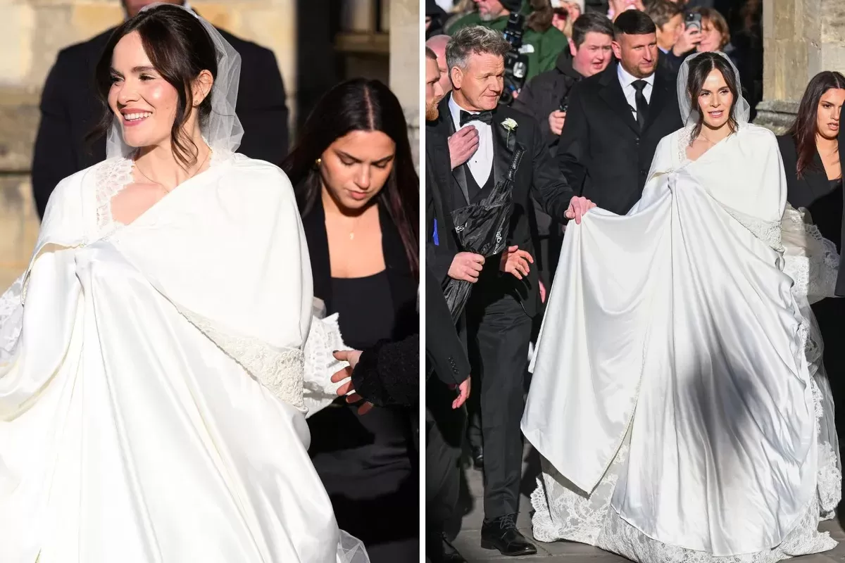 Holly Ramsay, gaun pernikahan Holly Ramsay, Intip Gaun Pernikahan Putri Chef Gordon Ramsay yang Elegan dan Klasik,  Pernikahan Holly Ramsay, anak dari chef Gordon Ramsey., Diduga karya Victoria Beckham, Rambut, aksesori, dan buket yang minimalis, Busana pengantin pria dan kehadiran tamu undangan 