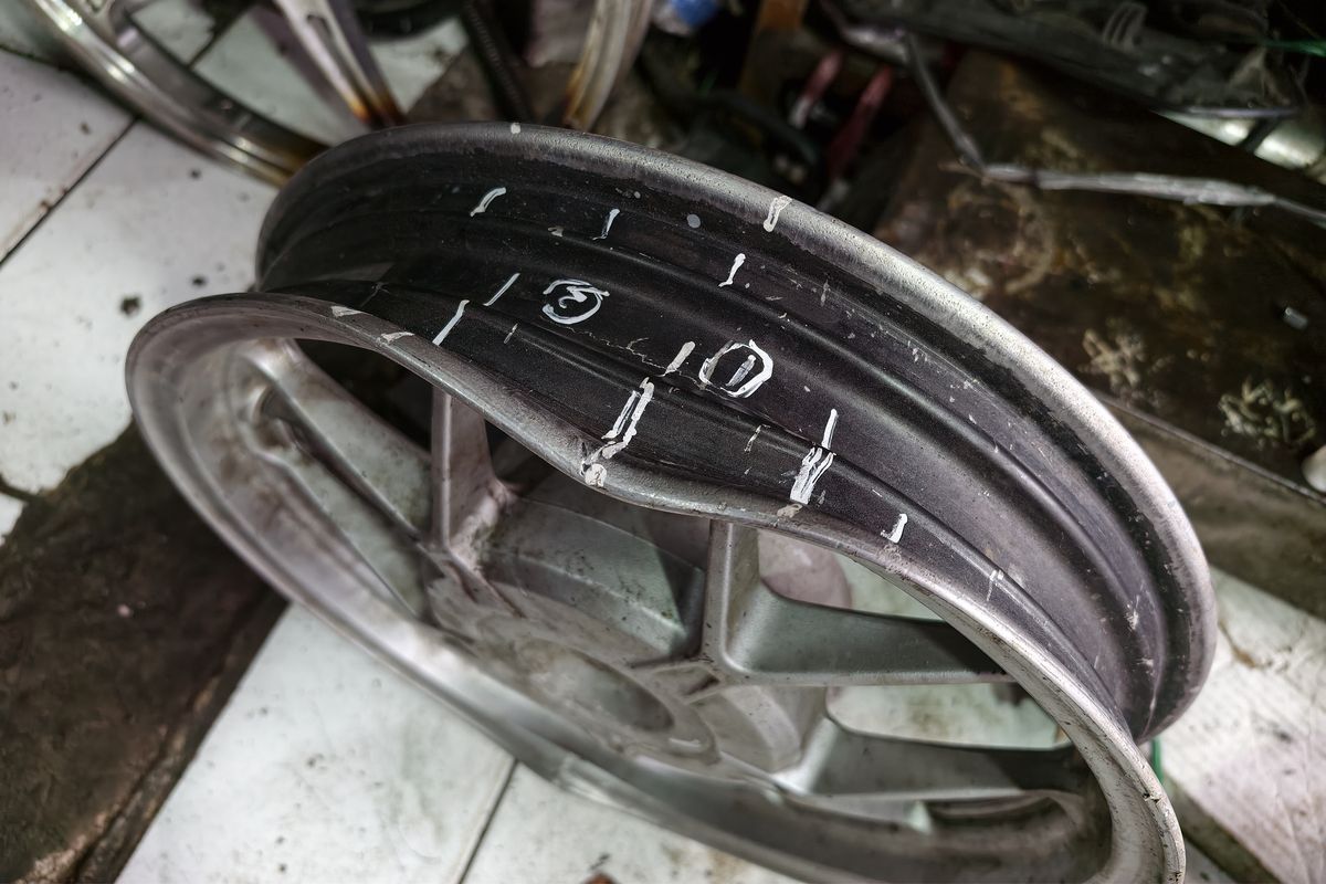 Pelek Motor Retak, Las atau Ganti Baru? Ini Penjelasan Ahli