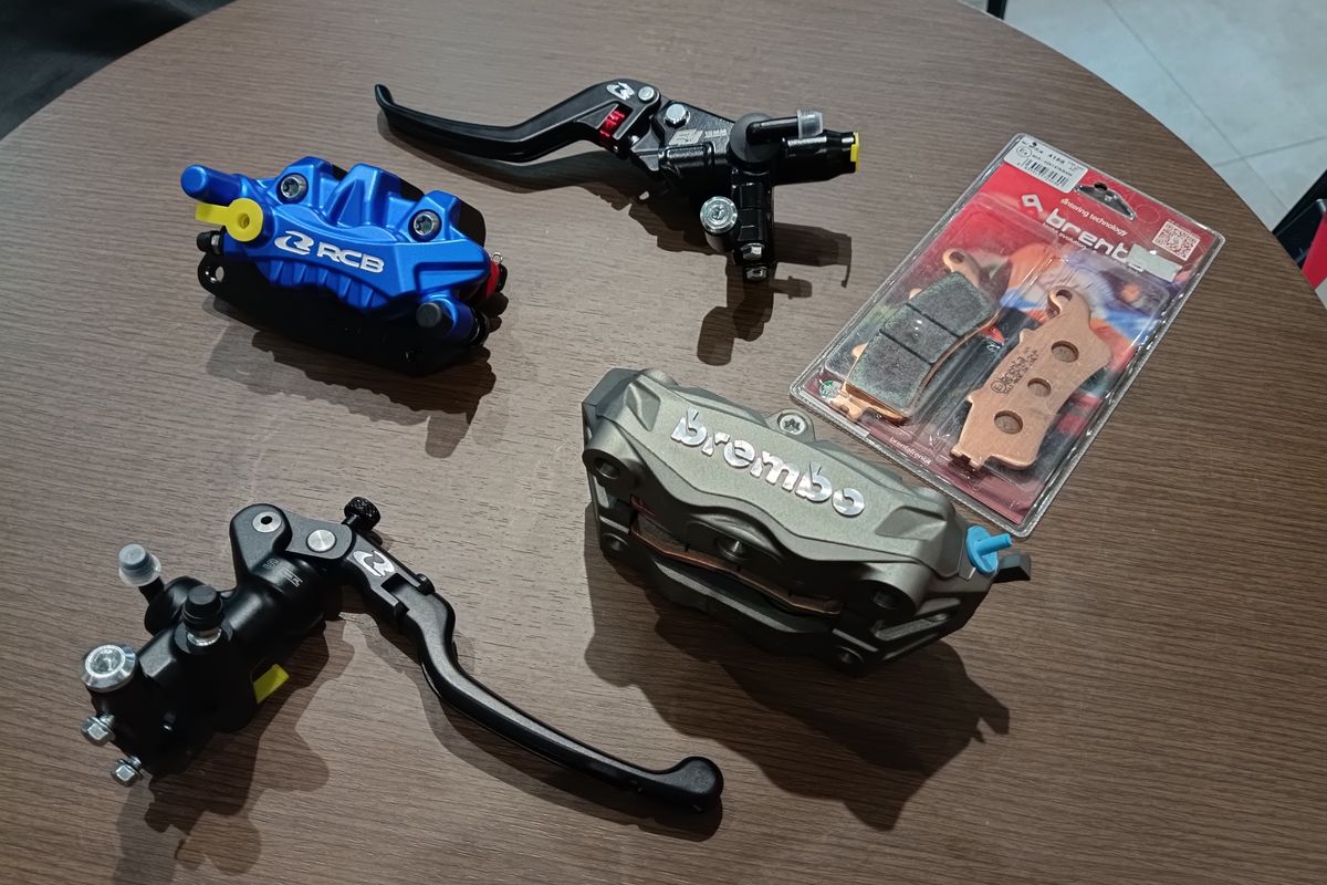 Kampas rem, pengereman motor, kampas rem, kualitas aftermarket, Liongky Digioto, Kampas Rem Sinter vs Organik: Mana yang Lebih Baik?