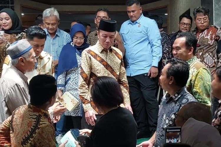 Rektor UGM, Jokowi, jokowi lulusan UGM, jokowi ugm, dies natalis fakultas kehutanan ugm, Rektor UGM Puji Jokowi di Dies Natalis: Alumnus Kebanggaan Fakultas Kehutanan