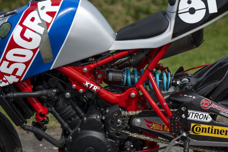 Royal Enfield, Guerrilla 450, Pepo Rosell, Modifikasi motor, Modifikasi Royal Enfield Guerrilla 450 Jadi Motor Balap Retro