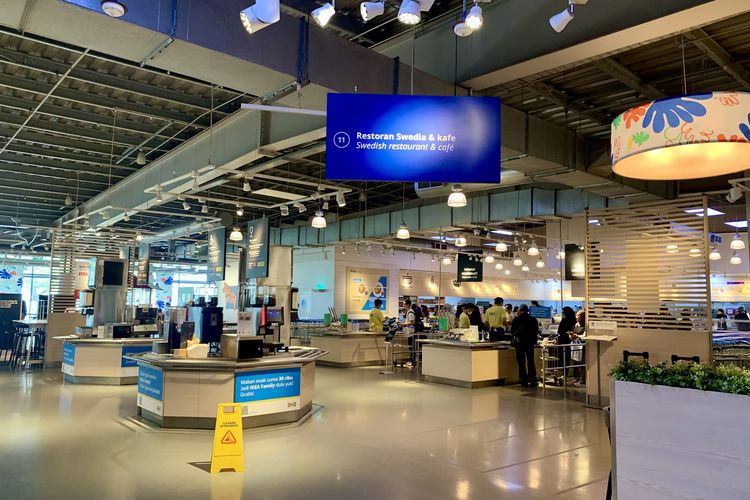Cara Pesan Makanan di Restoran IKEA untuk Pemula, Ini Tipsnya, 1. Ambil troli dan baki makanan, 2. Pilih menu yang ingin disantap, 3. Ambil minuman sendiri dan bebas isi ulang, 4. Bayar di kasir, 5. Ambil peralatan makan dan cari meja kosong, 6. Nikmati makanan dan rapikan piring kotor