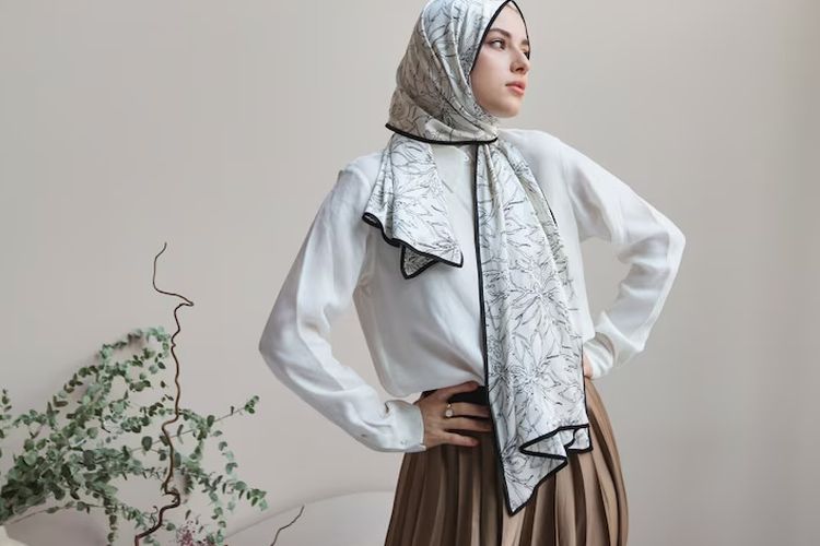 ide outfit hijab, ide outfit idul adha, outfit lebaran idul adha, outfit sholat idul adha, outfit hari raya idul adha, outfit idul adha 2025, outfit idul adha, 10 Inspirasi Outfit Idul Adha 2025 yang Anggun dan Nyaman Seharian, 1. Gamis katun dengan motif lembut, 2. Tunik panjang dan celana kulot, 3. Setelan linen earth tone, 4. Dress layered dengan hijab segi empat, 5. Kaftan modern dengan aksen bordir, 6. Baju kurung klasik yang timeless, 7. Outer kimono dan maxi dress, 8. Set rok plisket dan atasan flowy, 9. Dress knit untuk gaya minimalis, 10. Outfit serba putih untuk nuansa suci