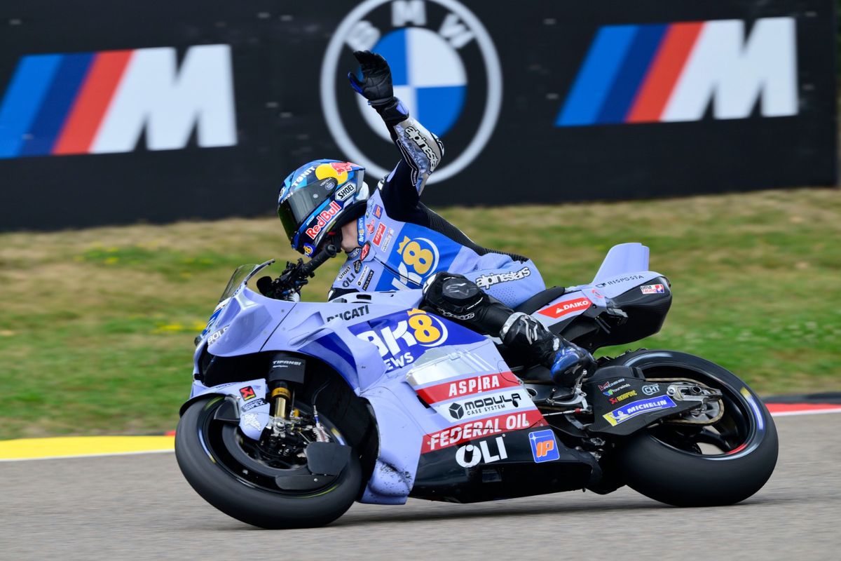 Alex Marquez, MotoGP, Sirkuit Brno, alex marquez, motogp 2025, MotoGP Ceko 2025, Live MotoGP Ceko 2025: Alex Marquez Jatuh Menabrak Joan Mir