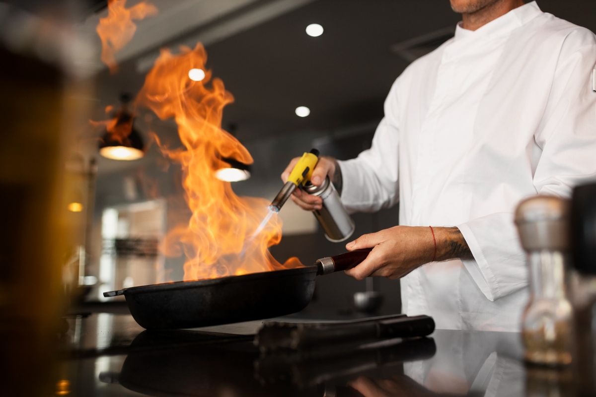 pernikahan, Wedding planner, live cooking, intimate wedding, live cooking adalah, live cooking pernikahan, live cooking di pernikahan, pernikahan intimate, Ingin Ada Live Cooking di Pernikahan? Ini Saran Wedding Planner