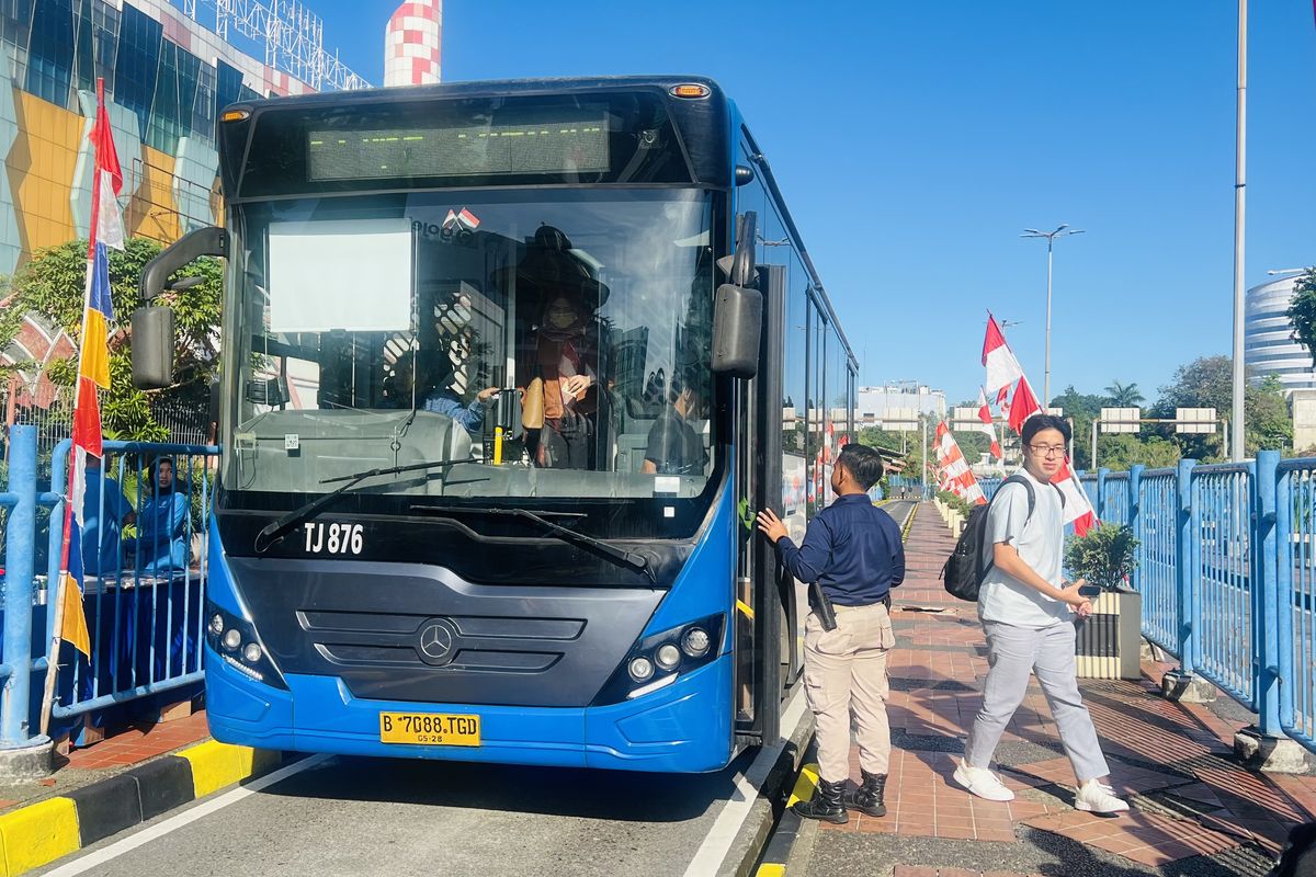 Transjabodetabek, transjabodetabek, transjabodetabek blok m-alam sutera, tempat wisata dekat halte alam sutera, halte alam sutera, TransJabodetabek Rute S61 Resmi Beroperasi, Ini 5 Tempat Wisata Dekat Halte Alam Sutera, 1. Broadway Alam Sutera, 2. Pelant Nursery, 3. Scientia Square Park, 4. Downtone Lake, 5. Danau Barat Alam Sutera