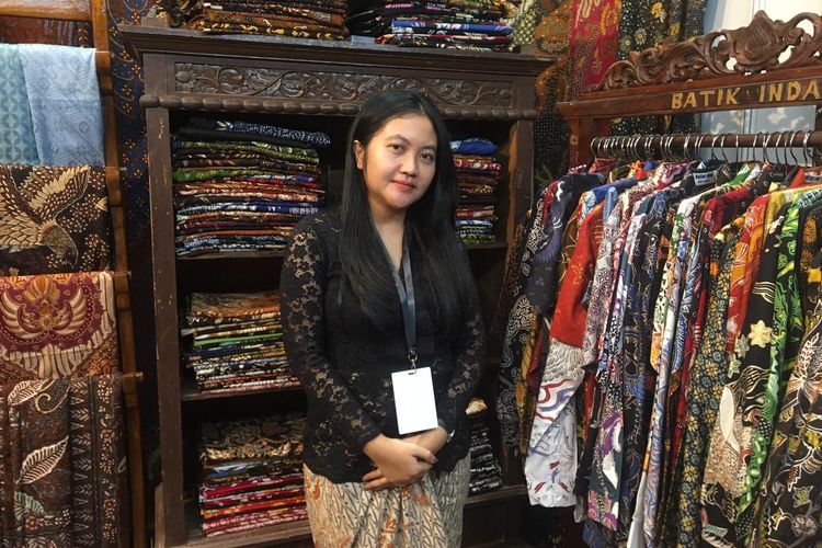 batik, Hari Batik Nasional, melestarikan batik, Inacraft 2025, Hari Batik Nasional 2025, peringatan hari batik nasional, pameran inacraft, pameran inacraft 2025, Cerita Pelaku UMKM Batik di Inacraft 2025, Selipkan Harapan pada Hari Batik Nasional, Cerita pelaku UMKM batik di Inacraft 2025, ingin tetap relevan, Generasi muda yang mementingkan loyalitas dan inovasi, Setia pada batik klasik leluhur, Harapan yang sama, batik untuk semua