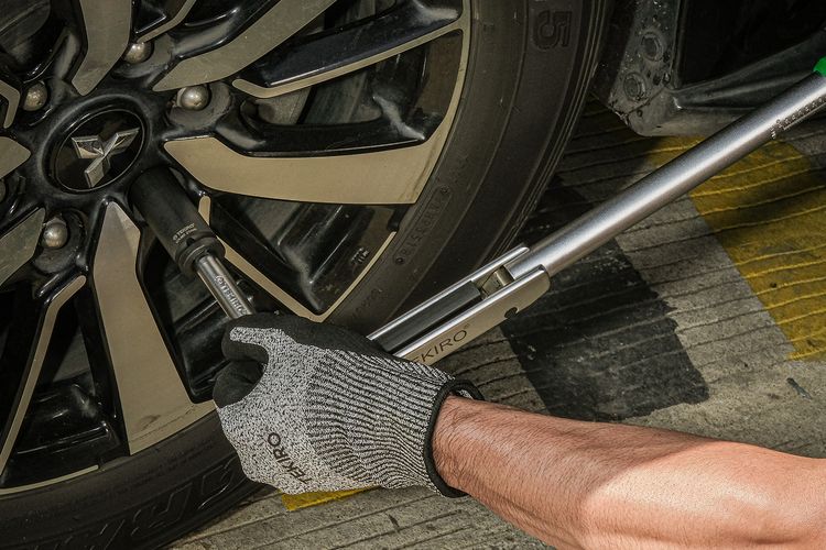 perjalanan, perkakas, toolkit, Busi, Jangan Sepelekan Peran Toolkit Saat Mudik Menggunakan Mobil