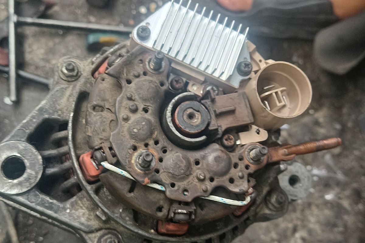 perawatan alternator, umur pakai alternator, kerusakan alternator, desain mobil dan alternator, Cara Merawat Alternator Agar Awet dan Tahan Lama