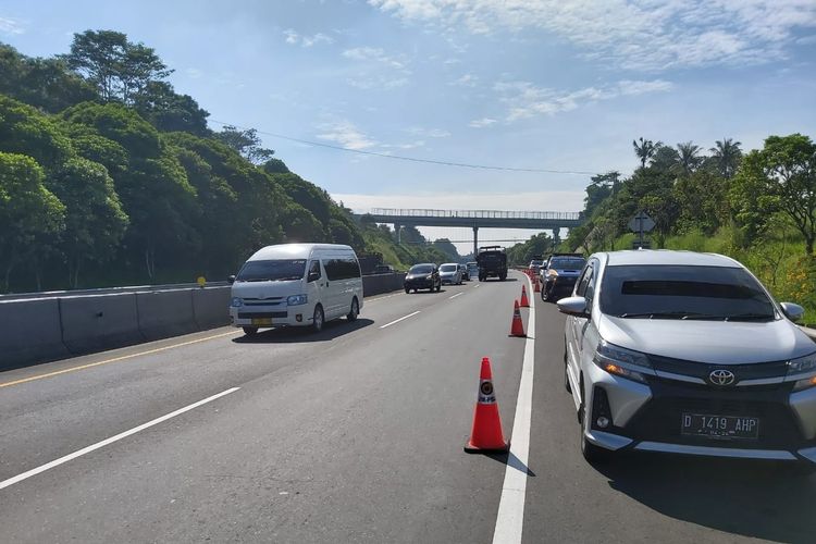 bahu jalan, bahu jalan tol, kecelakaan, pelanggaran lalu lintas, kecelakaan di bahu jalan, Belajar dari Insiden Toyota Innova, Kenapa Lewat Bahu Jalan Berbahaya?