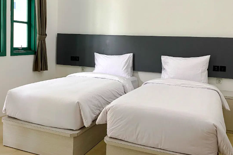 hotel Pekalongan, harga hotel Pekalongan, hotel Pekalongan dekat stasiun, 10 Hotel di Pekalongan dengan Harga Mulai Rp 200.000-an, Ada yang Dekat Stasiun, Binumar Syariah Hotel, Hotel Namira Syariah , Hotel Marlin, Hotel Nirwana Pekalongan, Hotel Grand Dian, Hotel KHAS Pekalongan, Hotel Dafam Pekalongan, Hotel Aston Pekalongan Syariah, Hotel Howard Johnson By Wyndham Pekalongan, Hotel Santika Pekalongan