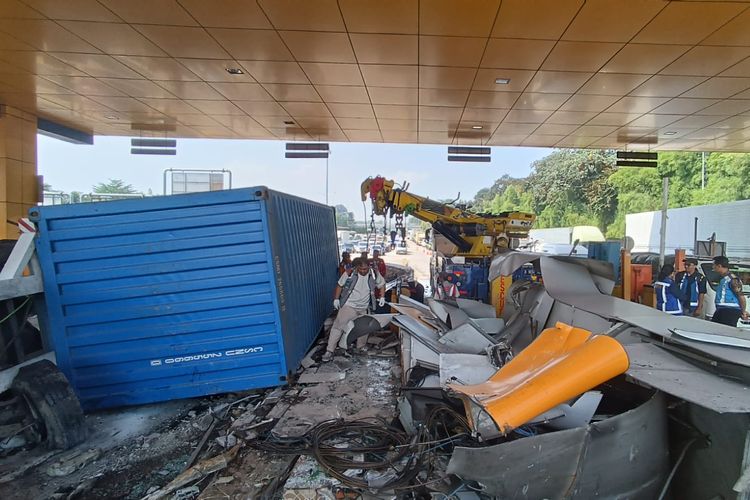 kecelakaan truk, Gerbang Tol Ciawi 2, kecelakaan truk gerbang tol ciawi, kecelakaan gt ciawi 2, Update Kecelakaan Truk di GT Ciawi 2, Lalu Lintas Arah Jakarta Macet