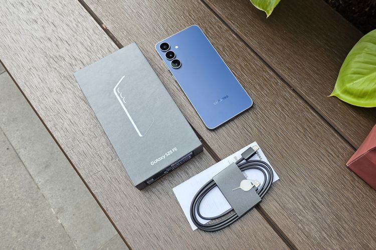 Samsung, Exynos 2400, Galaxy S25 FE, samsung S25 FE, Samsung Galaxy S25 FE, galaxy s25 fan edition, samsung s25 fan edition, harga galaxy s25  fe, promo galaxy s25 fe, fast charging 45 watt, Unboxing Samsung Galaxy S25 FE: Mirip Banget dengan S25 Plus!