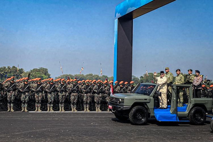 pangkat TNI AL dan gaji, urutan pangkat TNI, pangkat TNI AL, pangkat TNI AU, pangkat tni, pangkat TNI AD, Ini Urutan Pangkat TNI AD, AU, dan AL dari Tertinggi sampai Terendah, Urutan Pangkat TNI, Urutan pangkat TNI Angkatan Darat, Urutan pangkat TNI Angkatan Laut, Urutan pangkat TNI Angkatan Udara, Perbedaan Perwira, Bintara, dan Tamtama