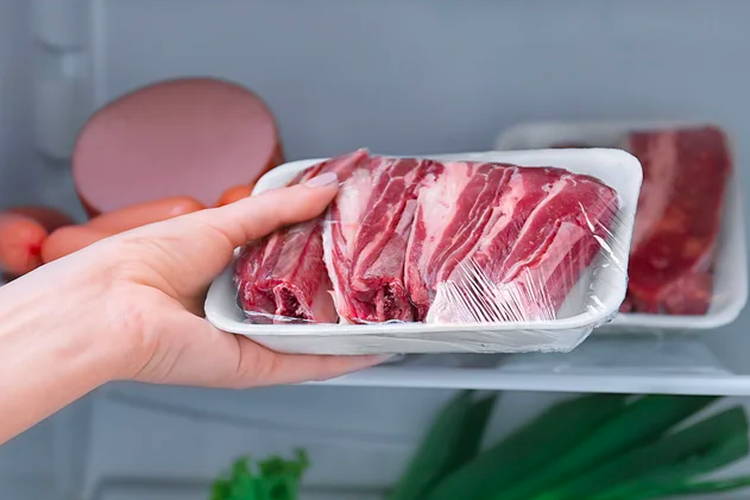 daging slice, Cara menyimpan Menyimpan Daging Slice, cara menyimpan daging slice di kulkas, 7 Tips Menyimpan Daging Slice agar Tetap Segar dan Tidak Hancur, 1. Pilih daging slice yang segar, 2. Gunakan wadah kedap udara, 3. Simpan di freezer, 4. Hindari menumpuk terlalu banyak, 5. Marinasi sebelum dimasak, 6. Cairkan dengan cara yang benar, 7. Gunakan suhu masak yang tepat