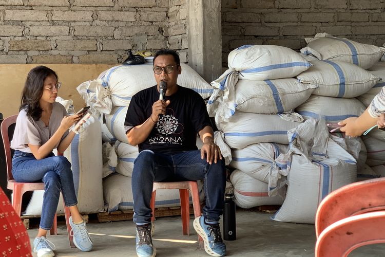 perbedaan kopi petik merah dan hijau, Biji kopi yang bagus berwarna apa, Harga kopi petik merah, Harga kopi petik hijau, apa itu kopi petik merah, Perbedaan Kopi Petik Merah dan Petik Hijau, Apa Saja?