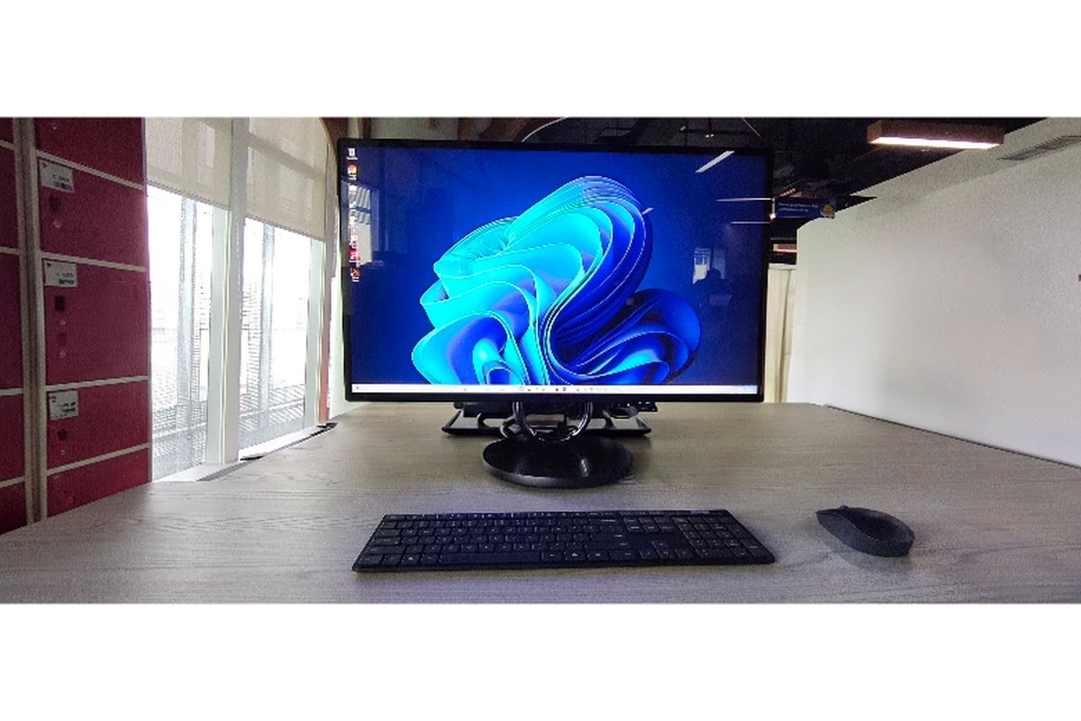 Lenovo, Yoga, Bukan PC All-in-One Biasa, Lenovo Yoga AIO Ubah Meja Kerja Jadi Pusat Produktivitas Berbasis AI, Desain all-in-one premium, Layar 31,5” 4K UHD, Prosesor cerdas untuk komputasi AI, Dukungan grafis tangguh, Pusat produktivitas dan kreativitas, Pengalaman komputasi yang intuitif, Hadirkan konektivitas lengkap, Jaminan ketenangan dengan Premium Care