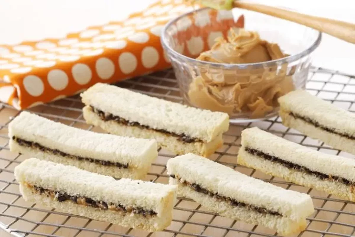 roti tawar, Resep Sandwich Cokelat Kacang Renyah, Ide Camilan Simple dari Roti Tawar