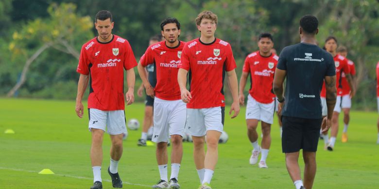 Nathan Tjoe-A-On, TOP Oss, Willem II, Go Ahead Eagles, Dean James, NAC Breda, KNVB, Eredivisie, Buntut Status Nathan Tjoe-A-On, TOP Oss Desak KNVB Ulang Pertandingan Lawan Willem II