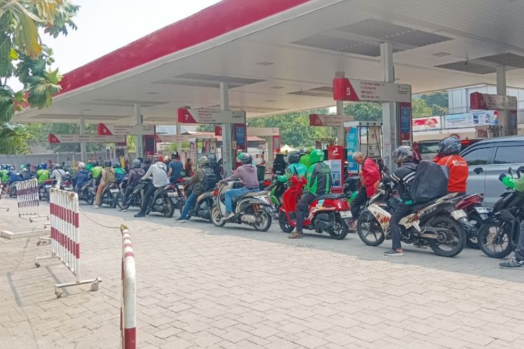 Pertalite, Pertamax, Harga Pertamax Naik, Bolehkah Kendaraan Langsung Pindah ke Pertalite?