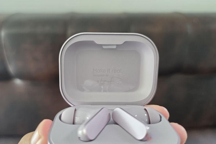 Realme, Realme Buds Air8, Menjajal Realme Buds Air8, Nyaman Dipakai dan Suaranya, Desain senada dengan Realme 16 Series, Nyaman dipakai, Kontrol gesture responsif, Baterai tahan lama, Isi kotak penjualan