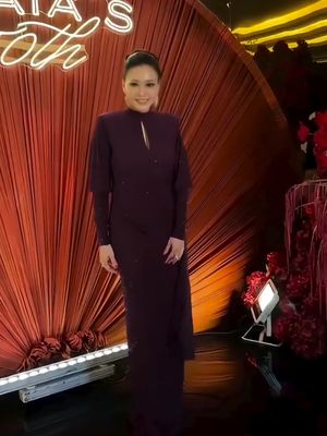 Maia Estianty, Tampil Berkilau saat Ultah ke-50, Maia Estianty Pilih Gaun Kristal Swarovski, 1. Gaun kristal swarovski yang elegan, 2. Potongan gaun yang menonjolkan postur, 3. Tatanan rambut sleek yang memberi kesan bersih, 4. Riasan natural glam yang menyempurnakan tampilan, 5. Anting berlian Beauvince sebagai statement