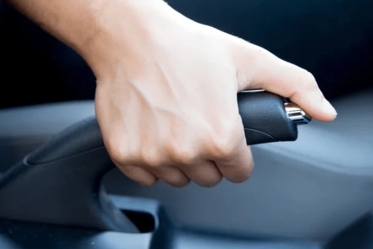 rem tangan, wiper mobil, Rem Tangan, Parkir Mobil, Wiper Mobil, Piala Dunia, Timnas Uzbekistan, timnas Uzbekistan, parkir mobil, Rem tangan, Populer Otomotif, artikel terpopuler, ekspor motor indonesia mei 2025, Parkir dan Rrm Tangan, Pelipur Lara Industri Motor
