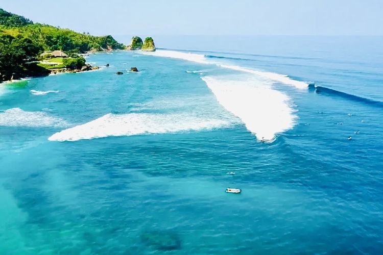 Sumba, Panduan Wisata 3 Hari 2 Malam di Sumba, Contek Itinerary Ini, Hari 1: Menuju Gerbang Barat, Mengejar "God’s Left" di Nihiwatu, Berselancar, Aktivitas selain Selancar, Hari 2: Menyeberang ke timur, menembus keheningan savanna Tanarara, Hari 3: Berburu "Golden Sunrise" dan persiapan pulang, Estimasi biaya perjalanan (per orang)