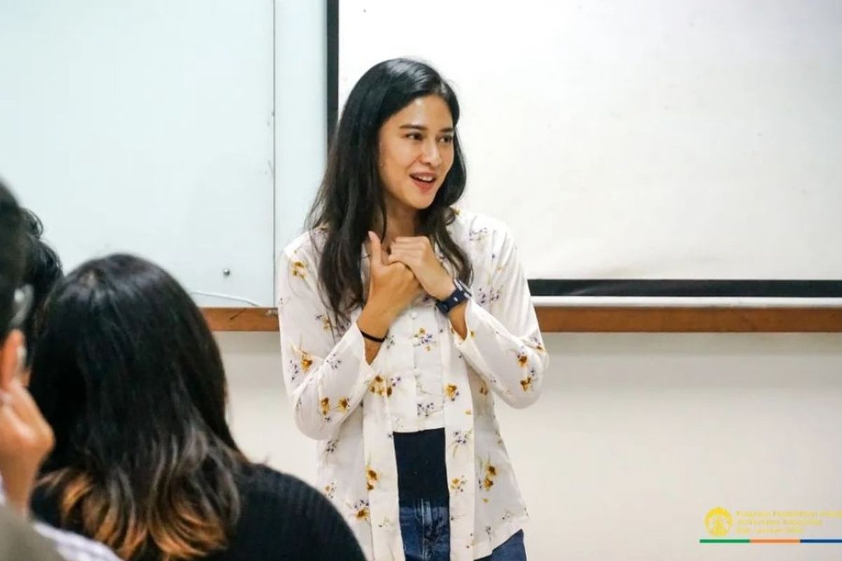 Kebaya kutubaru, kebaya kutubaru, kebaya kartini, Kebaya kartini, kutubaru modern, kebaya modern, Hari Kebaya Nasional, kebaya Kartini, kebaya kutu baru, hari kebaya nasional 2025, kutu baru modern, Kebaya Kutubaru, Modifikasi Kebaya Kartini yang Tak Lekang oleh Zaman