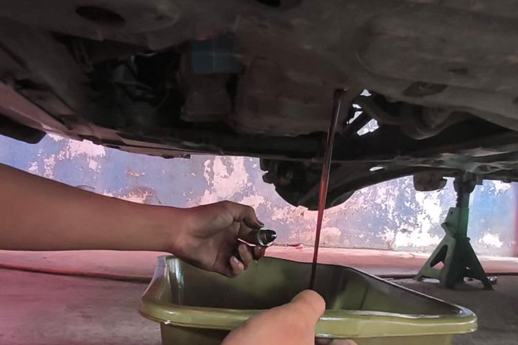 Ganti oli mobil di rumah, Ganti oli mobil sendiri, Risiko Ganti Oli mobil sendiri, Ganti Oli Mobil Sendiri Tanpa Risiko Turun Mesin, Ini Tipsnya