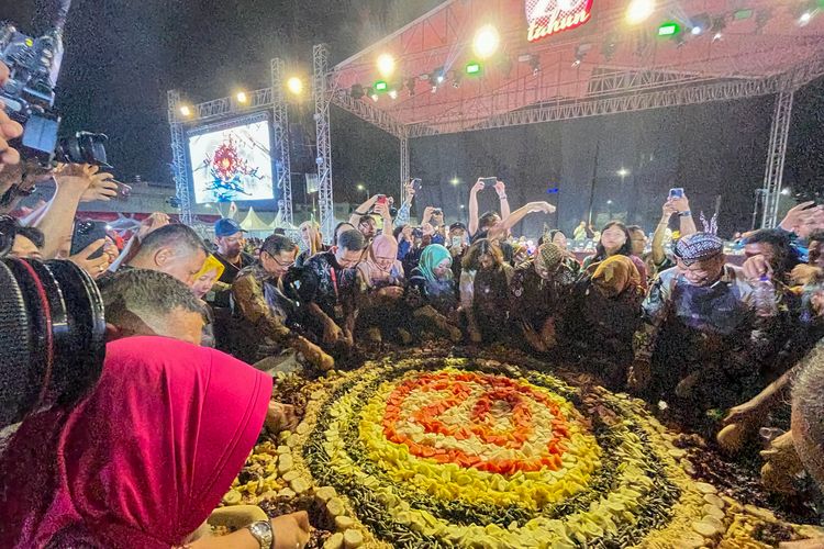 Hari Jadi Kota Surabaya, Rujak Uleg, kuliner, Festival Rujak Uleg, Kota Surabaya, Festival Rujak Uleg, Saat Surabaya Merayakan Identitas Lewat Cobek dan Kebersamaan
