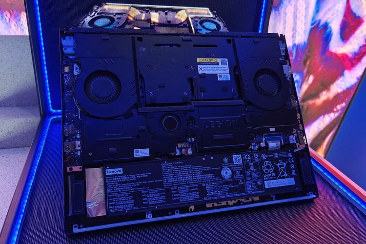 Lenovo, laptop gaming, Lenovo Legion 5i, Lenovo Legion 7i, Lenovo Legion Pro 7i 2025, Lenovo Legion Pro 5i 2025, 4 Fitur Unggulan Laptop Gaming Legion Pro 7i, Legion Pro 5i, Legion 7i dan Legion 5i, 1. Pakai Intel Core Ultra 200HX series, 2. Sistem pendingin ColdFront, 3. Layar OLED semua, 4. Keyboard Legion TrueStrike