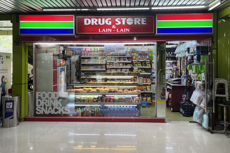 Fasilitas di Stasiun Gambir, 20 Fasilitas di Stasiun Gambir untuk Penumpang, Banyak yang Gratis, 1. Area tunggu, 2. Restoran, 3. Toilet untuk disabilitas, 4. Area bermain anak (playground), 5. Taman dalam stasiun, 6. Luxury Lounge, 7. Dispenser air gratis, 8. Shower (tempat mandi) dan Locker (titip barang), 9. Musala, 10. Troli bagasi, 11. Porter, 12. Alat bantu jalan dan kursi roda, 13. Lift, 14. Minimarket, 15. Pos kesehatan, 16. Ruang menyusui, 17. Co-working space, 18. Akses transportasi umum, 19. Kursi pijat otomatis, 20. Hotel transit
