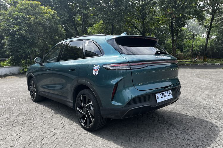 Lepas L8, Jajal Lepas L8: Sensasi Berkendara SUV PHEV Modern