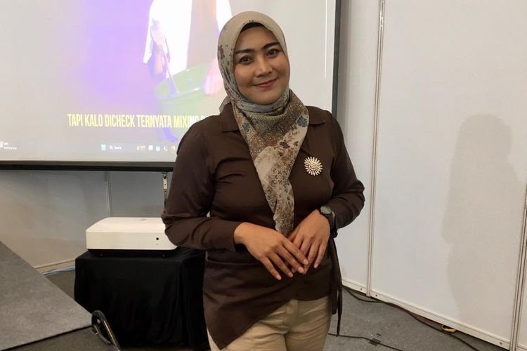 hiperpigmentasi, flek hitam di wajah, cara mengatasi flek hitam, dark spots, cara mengatasi flek hitam di wajah, skincare untuk flek hitam, penyebab flek hitam di wajah, dokter spesialis kulit kelamin dan estetika, flek hitam di wajah dan cara mengatasinya, tips skincare kulit flek hitam, Cara Mengatasi Flek Hitam di Wajah Menurut Dokter, Ini 4 Langkah Skincare Wajib, 1. Pembersihan dengan triple cleansing , 2. Nutrisi kulit, 3. Perlindungan, 4. Regenerasi