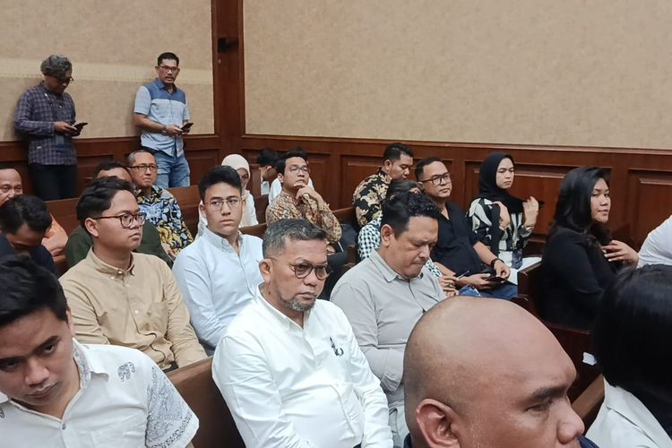 PN Jaksel, Wilmar Group, suap CPO, Hakim Djuyamto, Hakim Djuyamto kasus suap ekspor CPO, Satpam PN Jaksel Bongkar Tas Titipan Hakim Djuyamto, Isinya Uang Asing, Rupiah, hingga Cincin Batu, Titipan Tas Misterius di Malam Hari, Djuyamto Tidak Membantah, Nilai Suap Capai Rp 21,9 Miliar, Fakta yang Menguatkan Dakwaan