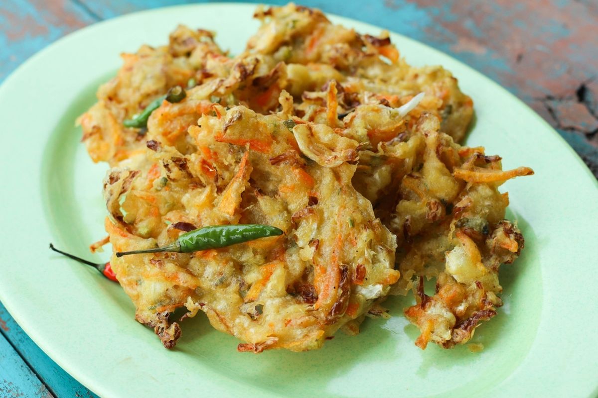 Resep Bakwan Sayur Kol dan Wortel, resep bakwan sayur kol dan wortel, camilan sayur praktis, bakwan renyah tidak berminyak, resep gorengan sayur, Resep Bakwan Sayur tanpa Baking Soda, Hasilnya Tetap Garing dan Kering