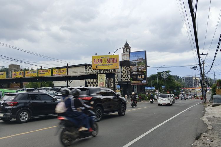 lampu sein, tilang, Lajur Kanan, Jalan Tol, Honda, Vario 125 Street, Puncak, Ganjil Genap, Nataru, Motor Listrik, Bus di Lajur Kanan, Puncak Bebas Ganjil Genap
