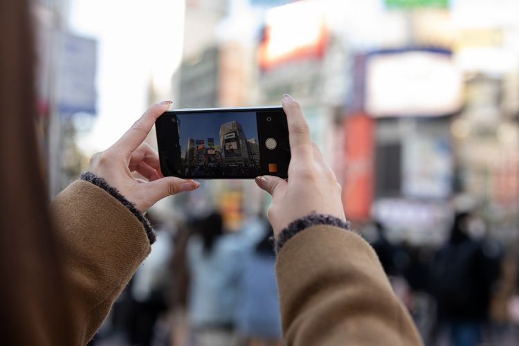 Smartphone, hacker, aplikasi, situs web, keamanan ponsel, privasi digital, akses izin ponsel, Benarkah HP Bisa Diam-diam Rekam Percakapan?, 1. Ponsel bisa "menguping" pembicaraan pengguna?, 2. Isu kamera ponsel bisa dipakai untuk memata-matai pengguna, 3. Data ponsel hanya bisa diakses pemiliknya, 4. Mode incognito tidak menjamin privasi penuh, 5. Data biometrik aman 
