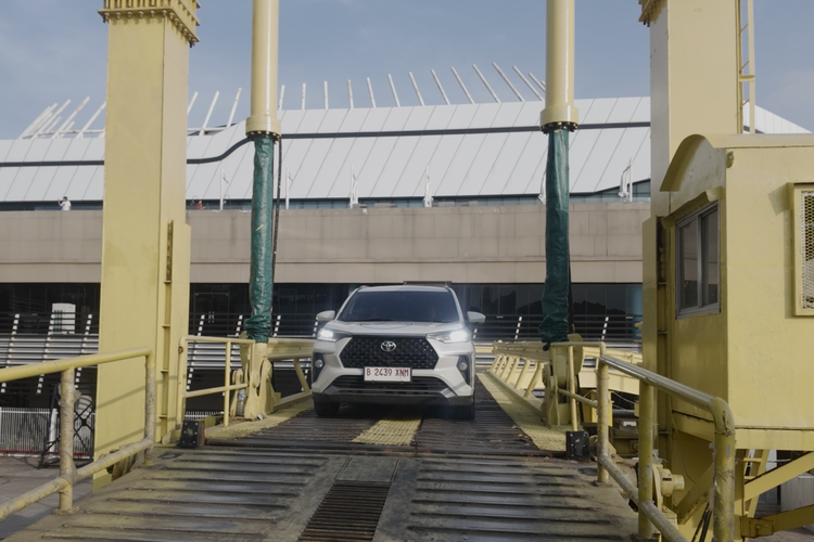 Toyota, Veloz Hybrid, efisiensi, Sumatera, bencana, komunitas, Usai Tempuh 3.000 Km, Veloz Hybrid Lintas Nusa Kini Sambangi Sumatera