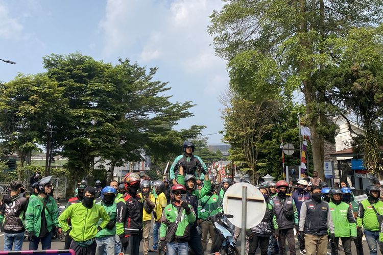 Garda Indonesia, ojol, Gojek, GoTo, Grab, Tanggapan Asosiasi Soal Perpres Ojol: Minta Aplikator Segera Patuh