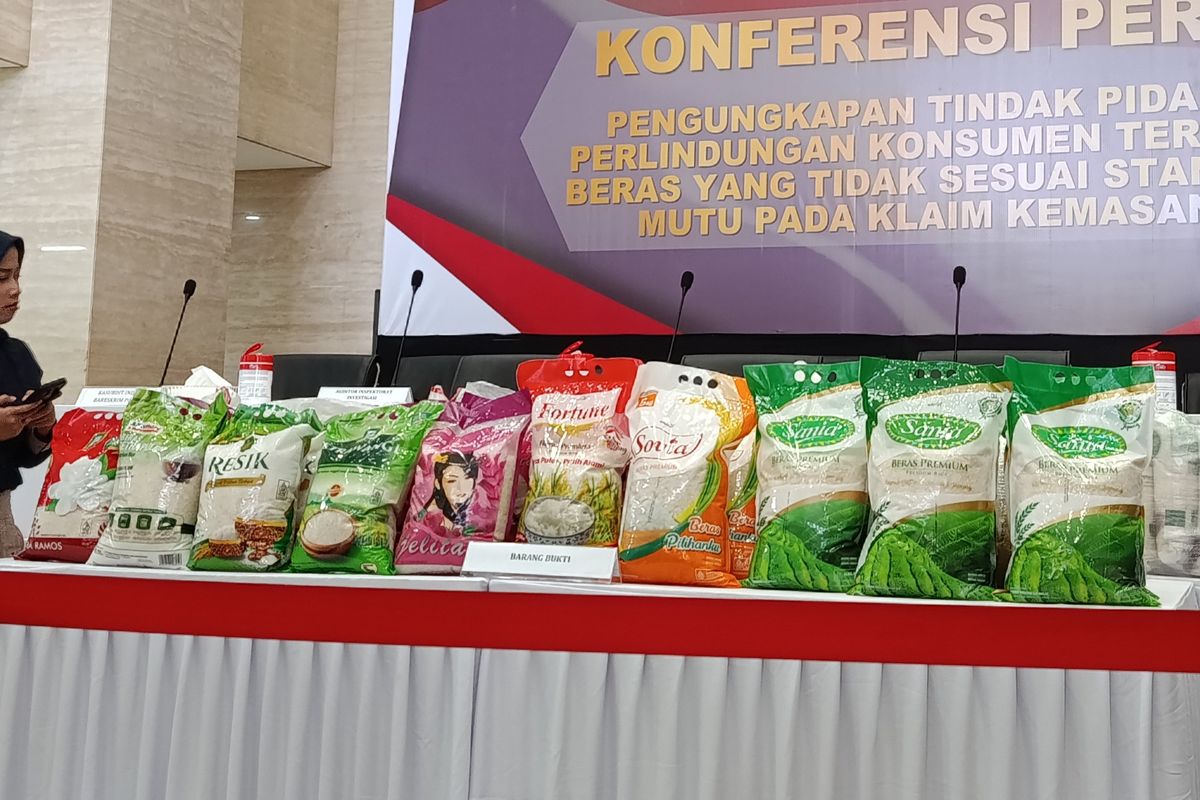 Satgas Pangan Polri, Merek Beras, merek beras, beras oplosan, produsen beras, wrapup, 201 Ton Disita Satgas Pangan, Kasus Beras Oplosan Disidik: 3 Produsen dan 5 Merek Ini Disorot