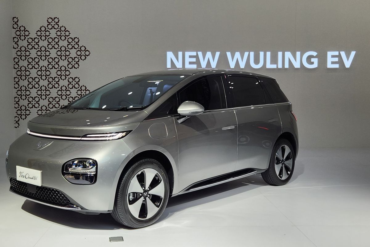 mobil listrik, Wuling Indonesia, Wuling Cloud EV, cloud ev, harga wuling cloud ev, Update Harga Wuling Cloud EV: Nyaman dengan Sofa Mode, Desain dan Dimensi, Performa dan Baterai, Interior: Sofa Mode, Teknologi dan Fitur Keselamatan, Kesimpulan, Harga Wuling Cloud EV (OTR Jakarta):