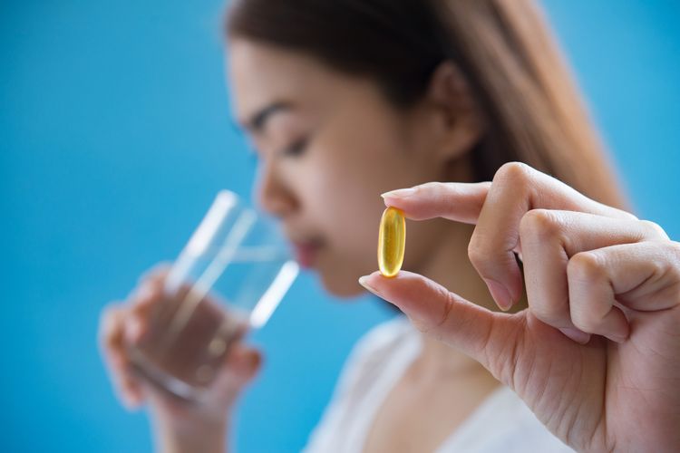 vitamin untuk kulit, basic skincare, merawat kulit wajah, skincare usia 40 tahun keatas, tips merawat kulit usia 40 tahun, skincare untuk usia 40 tahun keatas, tips skincare, skincare usia 40 tahun, perawatan kulit usia 40 tahun, vitamin untuk usia 40 tahun keatas, 2 Tips Perawatan Kulit Usia 40 Tahun ke Atas, Perhatikan Basic Skincare