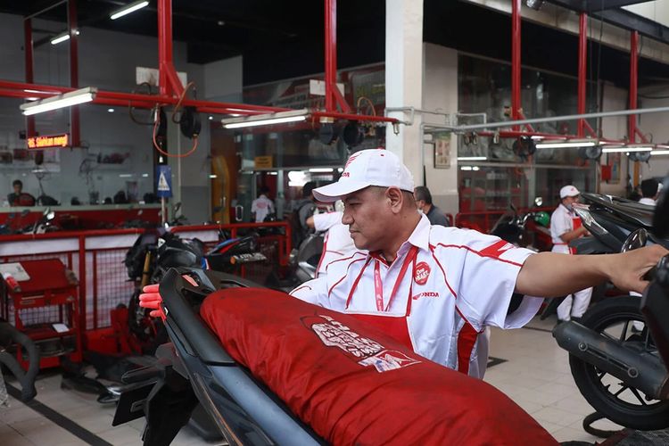 servis motor, aki motor, lampu motor, tips motor, lampu redup, Jangan Langsung Salahkan Aki, Ini Biang Kerok Lampu Motor Redup