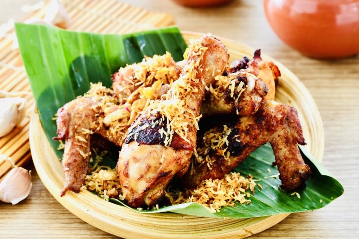 menu, sahur, berbuka puasa, ayam goreng, serundeng, ayam, resep, Resep Ayam Goreng Serundeng, Menu Praktis untuk Sahur dan Buka Puasa, Bahan-bahan, Bumbu halus ayam, Bahan serundeng, Cara membuat ayam goreng serundeng