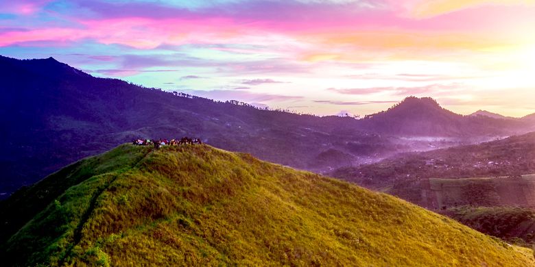 wisata alam, Luwuk Banggai, 5 Wisata Alam di Luwuk Banggai yang Wajib Dikunjungi, Cocok Buat Healing, 1. Air Terjun Salodik, 2. Pulau Dua, 3. Bukit Teletubbies, 4. Pantai Kilo 5, 5. Air Terjun Laumarang