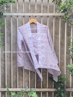 kebaya encim, Kebaya Janggan, kebaya bali, kebaya kutu baru, kebaya janggan, kebaya kartini modern, rekomendasi kebaya up size, rekomendasi kebaya plus size, rekomendasi kebaya big size, kebaya janggan modern, kebaya untuk badan gemuk, 5 Rekomendasi Kebaya Plus Size yang Nyaman dan Tetap Anggun, 1. Kebaya Janggan Batik Pisalin – LD 108 cm, 2. Kebaya Encim Betawi Zahyra – LD 112 cm, 3. Kebaya Kutu Baru Dielle Official – LD 108 cm, 4. JavaPitu Kebaya Bordir Halus Premium – LD 116 cm, 5. Kebaya Bali Jadi by Cantika Ayu – LD 108 cm
