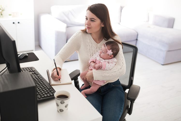 Erin Erenberg, Chamber of Mothers, keluarga, pengasuhan anak, kesehatan ibu, Erin Erenberg Bangun Gerakan 100 Ribu Ibu, Perjuangkan Hak Cuti Berbayar hingga Kesehatan Mental, Lahir dari tekanan saat pandemi, Fokus pada tiga isu utama, Menyatukan ibu dari berbagai latar belakang, Bergerak cepat saat dibutuhkan, Ruang aman bagi para ibu